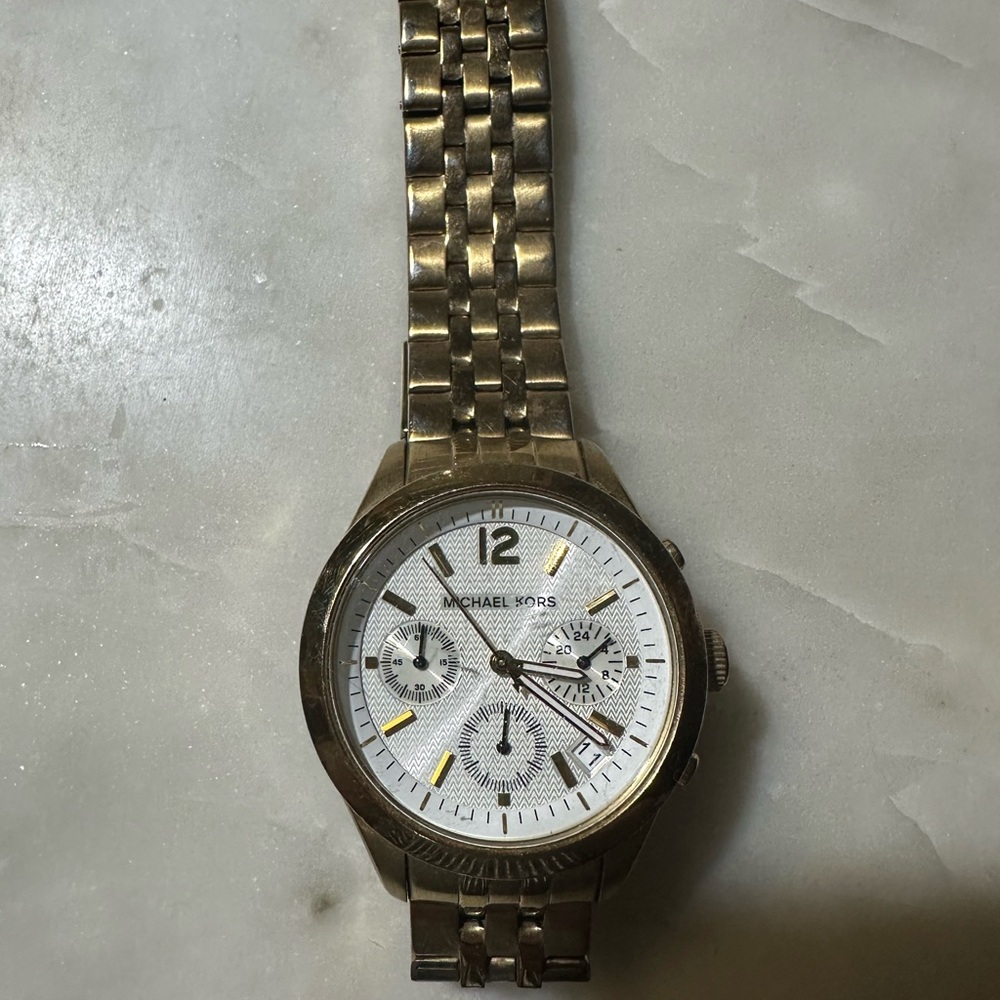Michael Kors gold tone watch needs battery